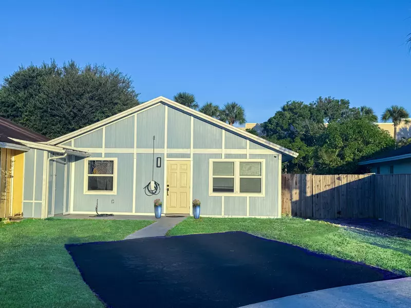 8715 Satalite TER, West Palm Beach, FL 33403