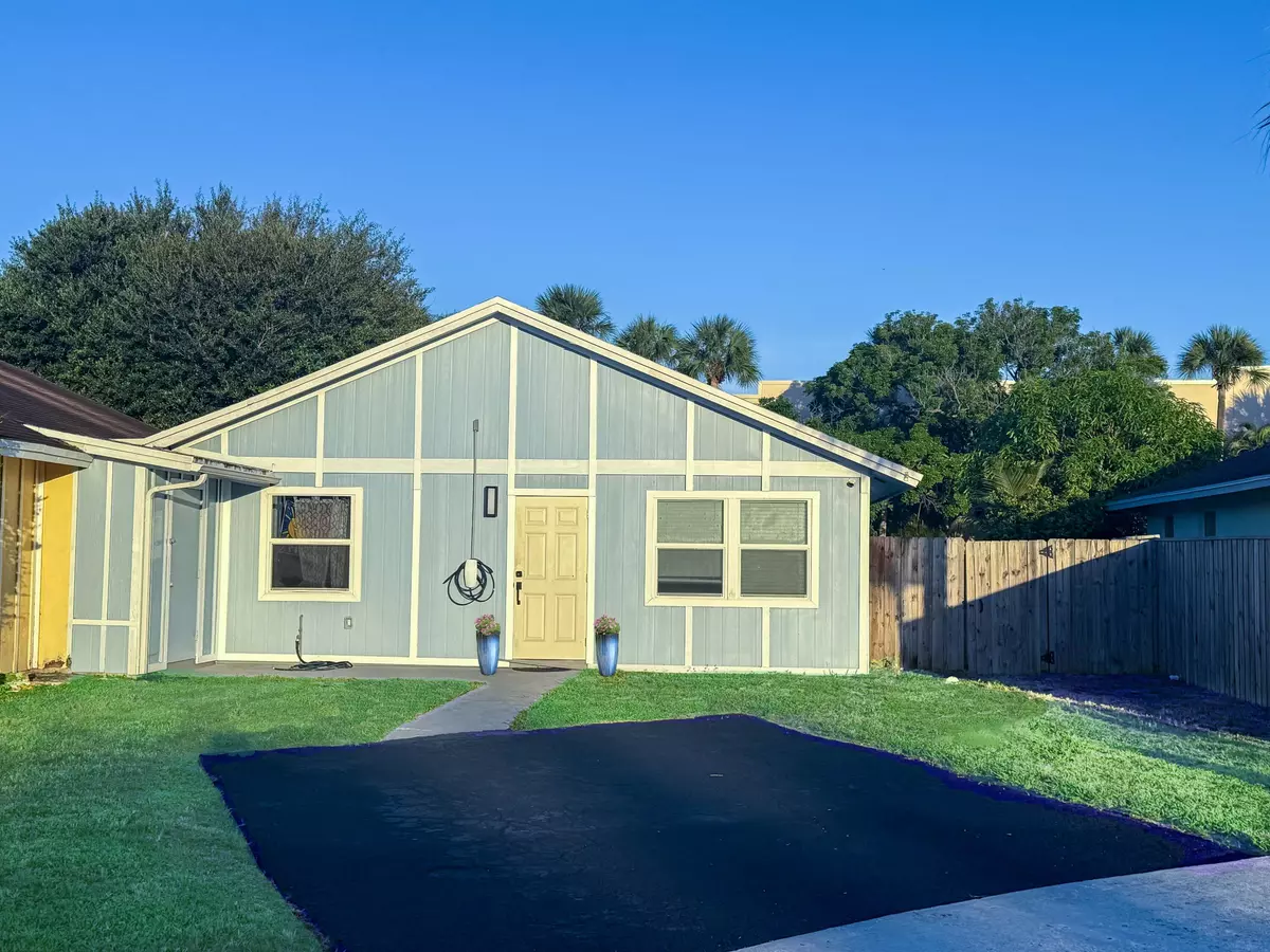 West Palm Beach, FL 33403,8715 Satalite TER