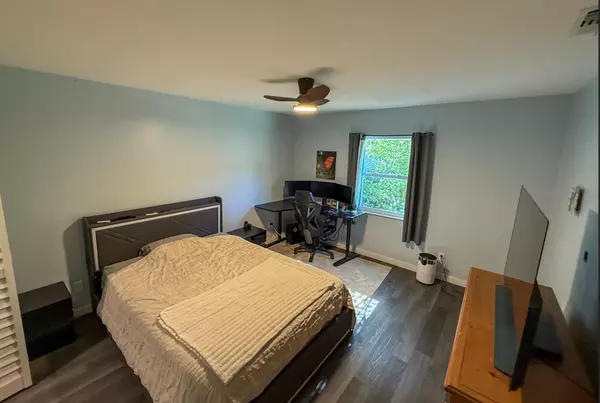 West Palm Beach, FL 33403,8715 Satalite TER