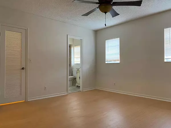 Coral Springs, FL 33065,3060 Riverside DR E-4