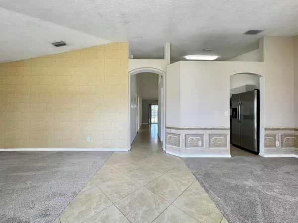 Port Saint Lucie, FL 34953,484 SW Columbus DR