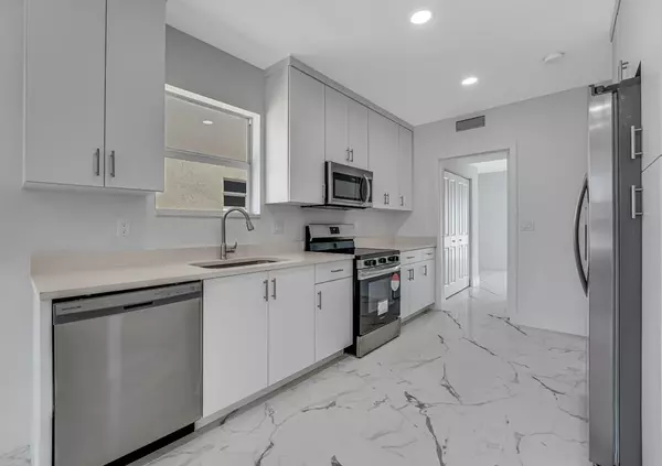 410 NW 13th AVE, Boynton Beach, FL 33435
