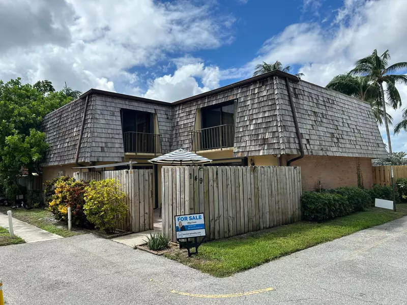 149 Lake Arbor DR, Palm Springs, FL 33461