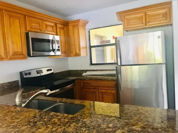 West Palm Beach, FL 33411,1477 Lake Crystal DR G