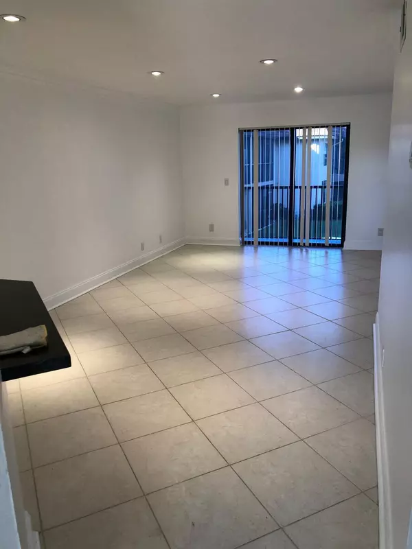 Boca Raton, FL 33433,21911 Lake Forest CIR 204