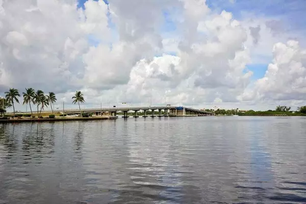 Palm Beach, FL 33480,2860 S Ocean BLVD 204