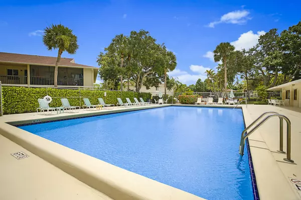 6568 E Chasewood DR E, Jupiter, FL 33458