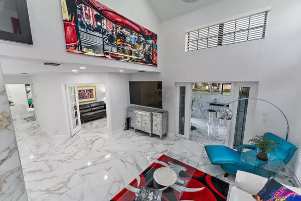 Palm Beach Gardens, FL 33418,366 Prestwick CIR 2