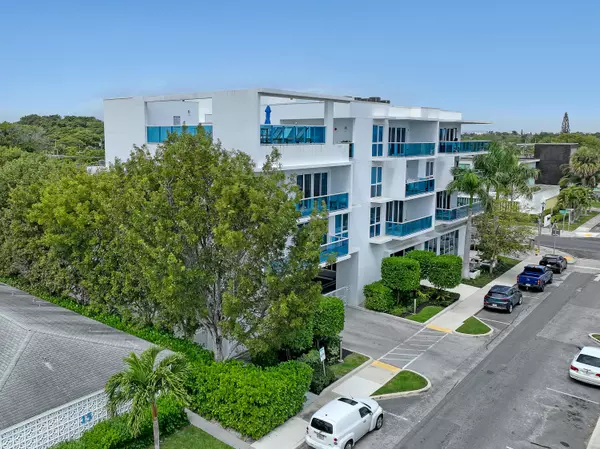 Lake Worth Beach, FL 33460,1 S Palmway 204