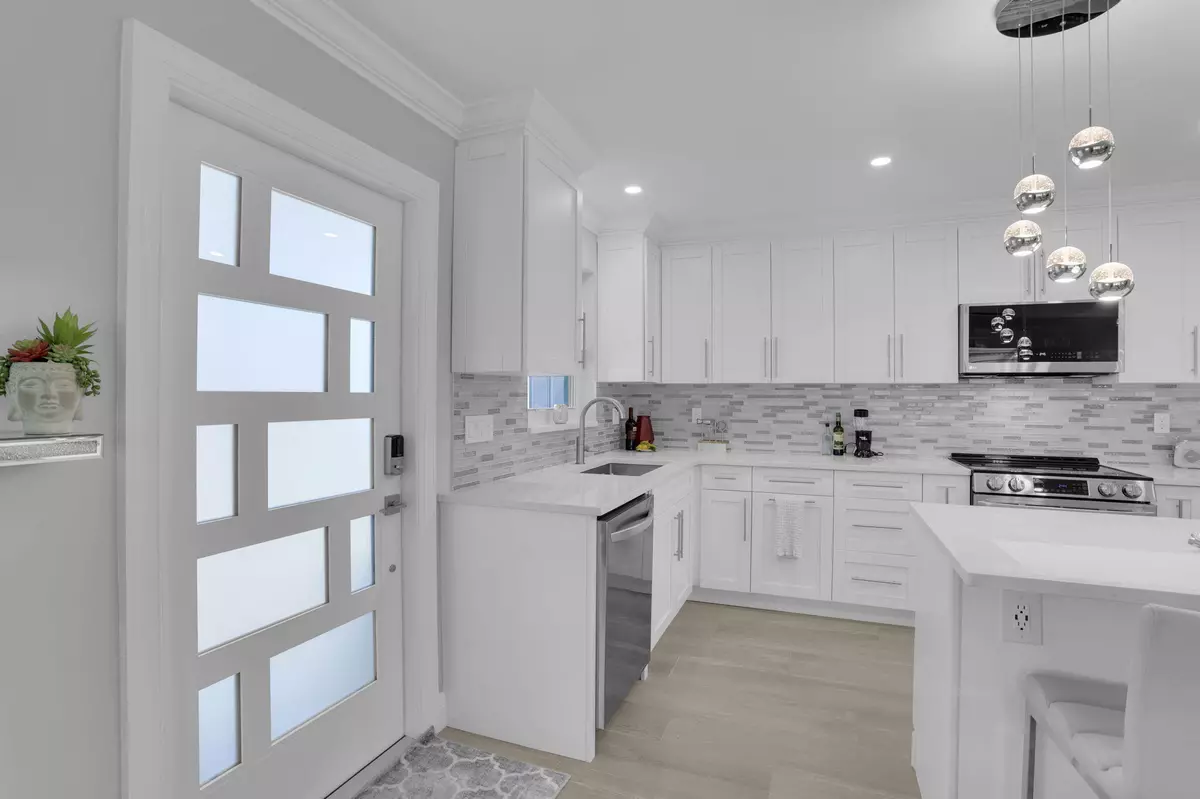 Delray Beach, FL 33445,1327 SE High Point WAY A