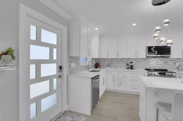 1327 SE High Point WAY A, Delray Beach, FL 33445