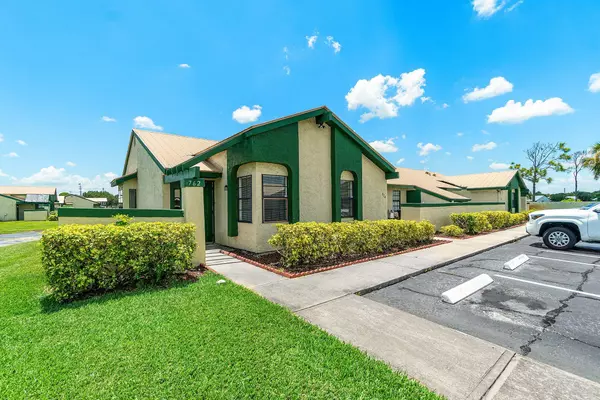 Port Saint Lucie, FL 34953,762 SW Claudia AVE