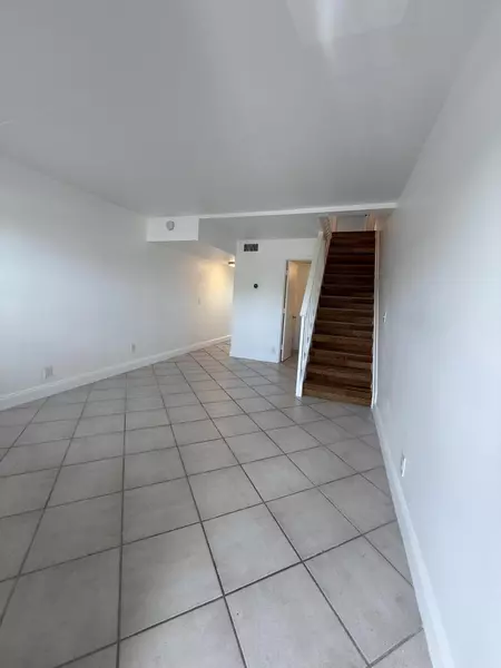 9500 SW 3rd ST 223, Boca Raton, FL 33428
