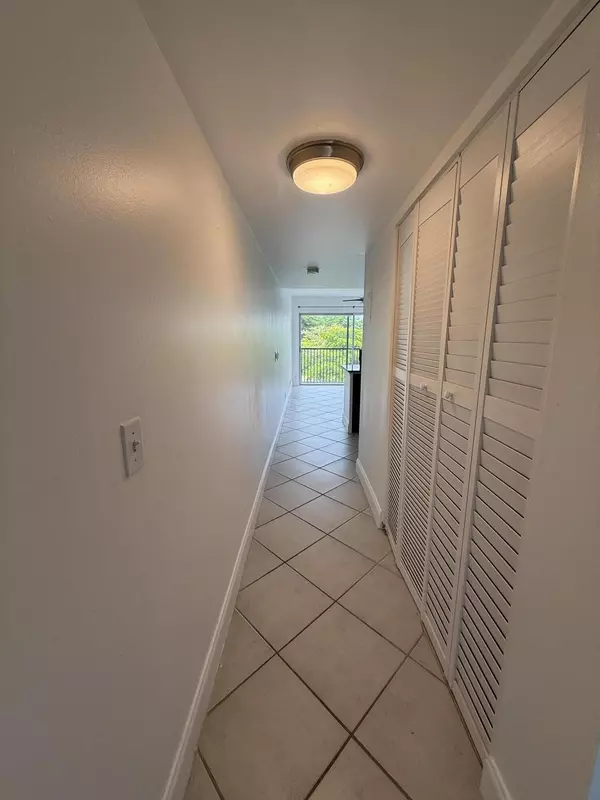 Boca Raton, FL 33428,9500 SW 3rd ST 223