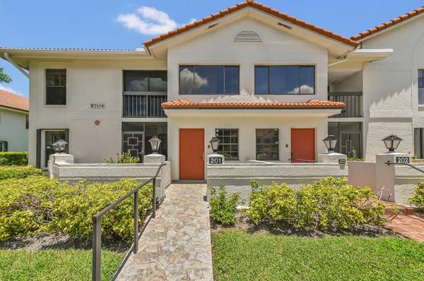 9704 E Sills DR 201, Boynton Beach, FL 33437