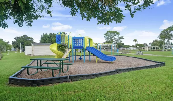 Vero Beach, FL 32966,1455 90th AVE 266