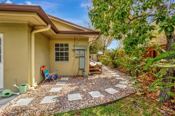 Delray Beach, FL 33444,227 NE 12th ST