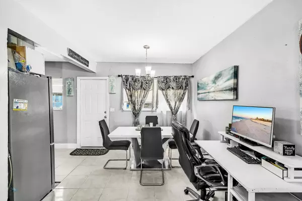 West Palm Beach, FL 33407,808 41st ST