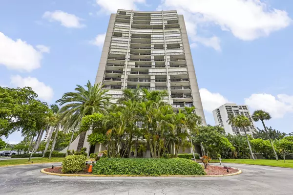 2425 Presidential WAY 1006, West Palm Beach, FL 33401