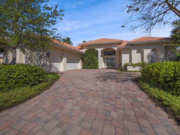 66 St James DR, Palm Beach Gardens, FL 33418