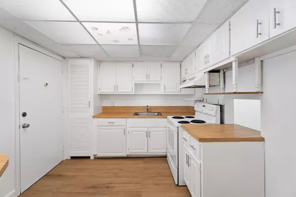 West Palm Beach, FL 33407,4500 N Flagler DR D6