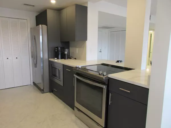 Boca Raton, FL 33487,859 Jeffery ST 504