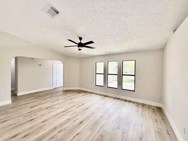 Port Saint Lucie, FL 34983,118 NW Carmelite ST