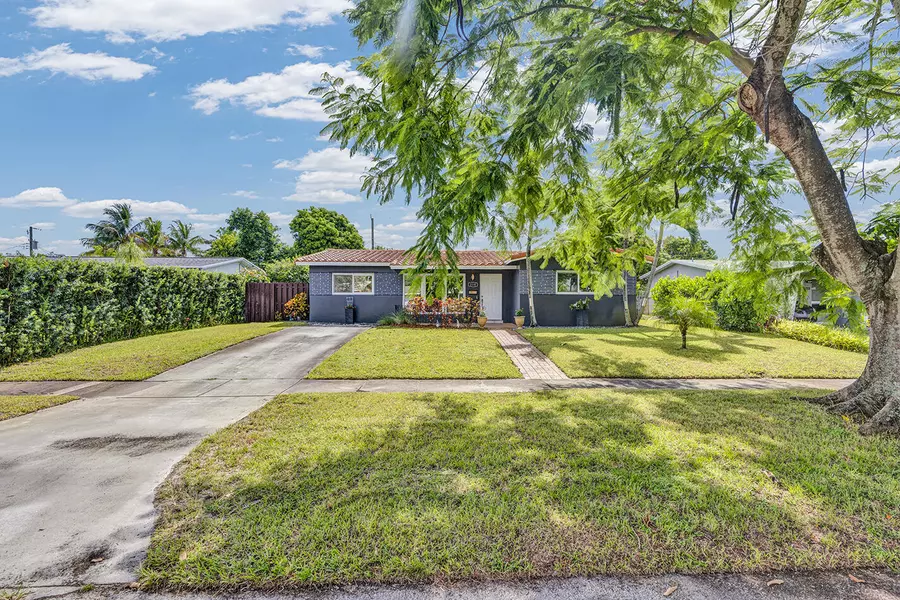2115 N 45th AVE, Hollywood, FL 33021