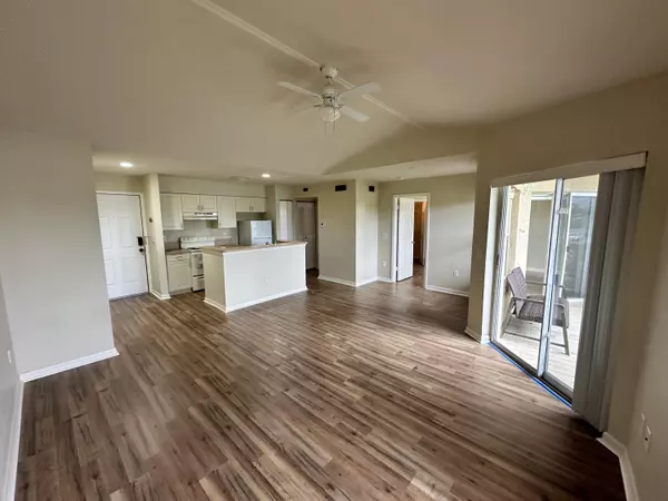 West Palm Beach, FL 33417,4863 Via Palm LK 811