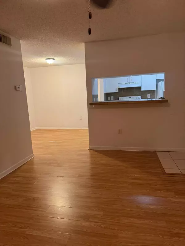 West Palm Beach, FL 33409,1739 Village BLVD 205