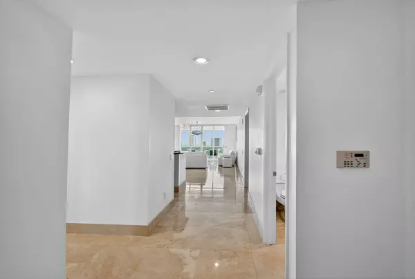 Singer Island, FL 33404,2640 Lake Shore DR 1710