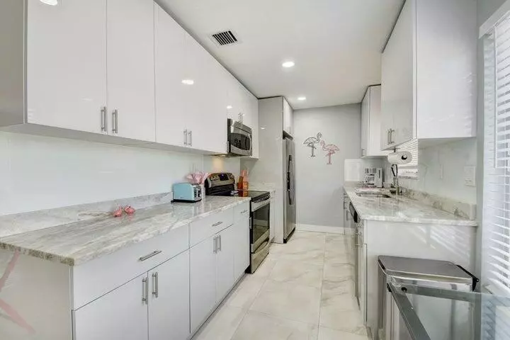 Lake Worth, FL 33461,1415 Crest DR