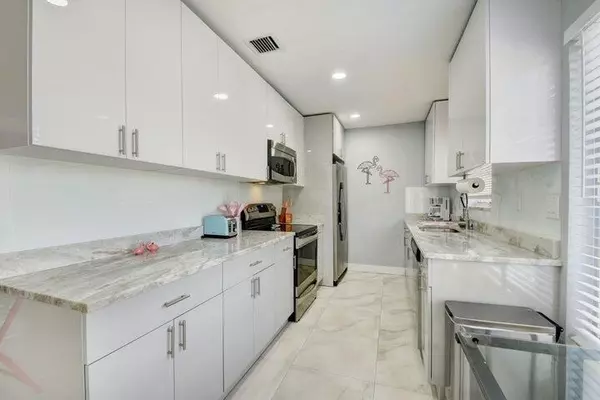 1415 Crest DR, Lake Worth, FL 33461