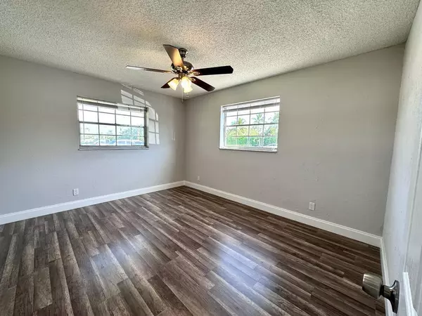 Jupiter, FL 33458,812 Center ST 4