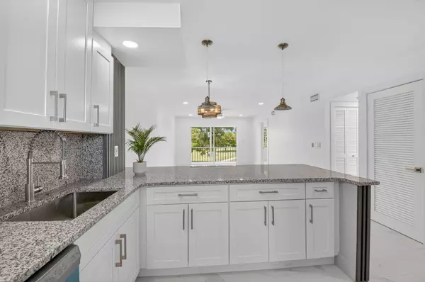 Boca Raton, FL 33428,9886 Marina BLVD 622