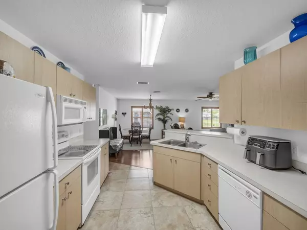 Port Saint Lucie, FL 34952,73 Golf DR