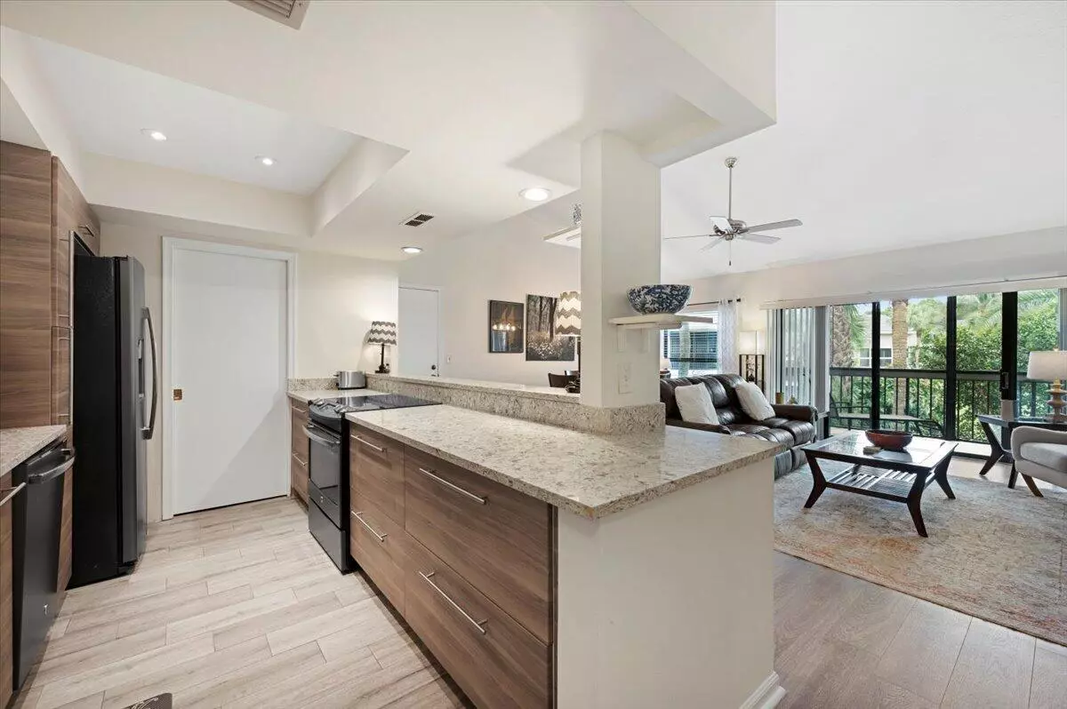 Wellington, FL 33414,11863 Wimbledon CIR 525