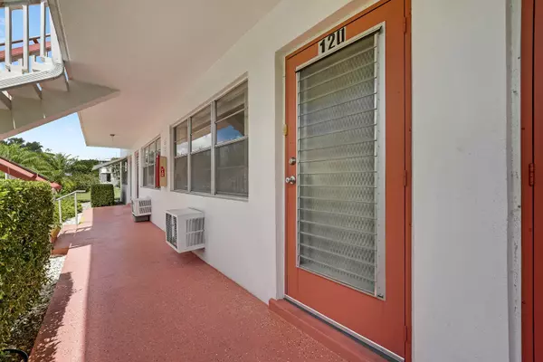 West Palm Beach, FL 33417,120 Windsor F