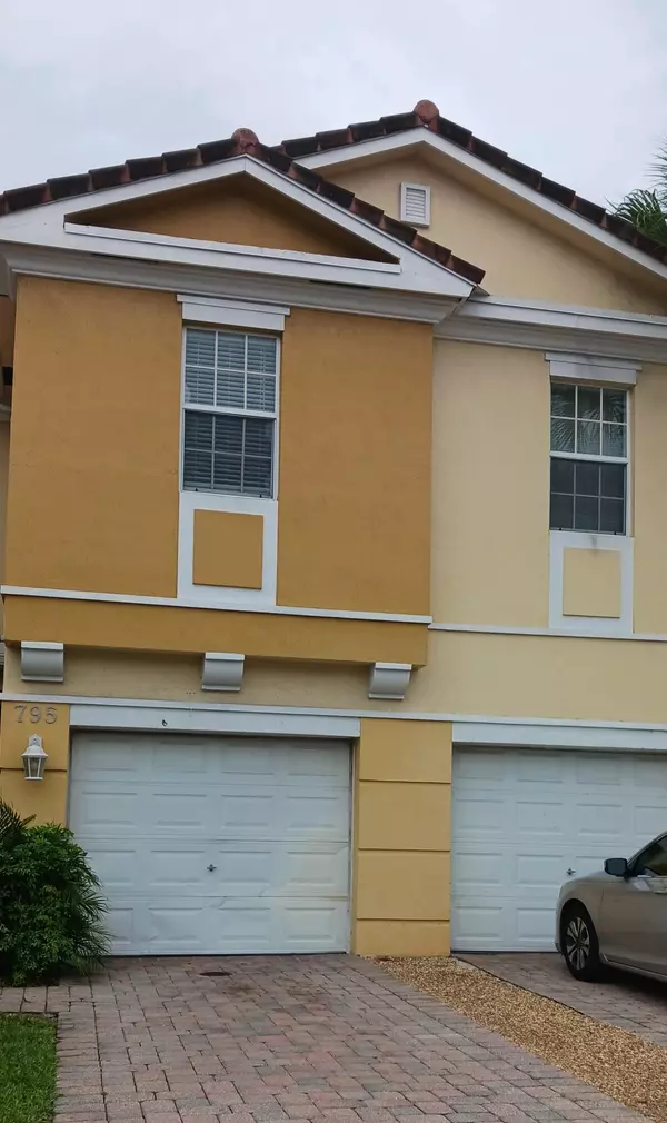 795 Pipers Cay DR, West Palm Beach, FL 33415