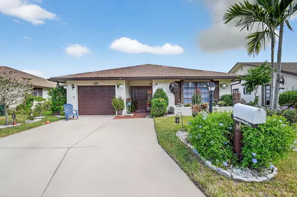 6119 Peachtree LN, Greenacres, FL 33463