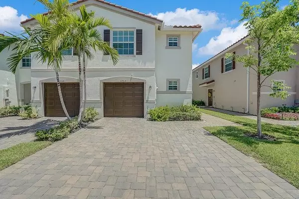 6765 Broadwater LN, Lake Worth, FL 33467