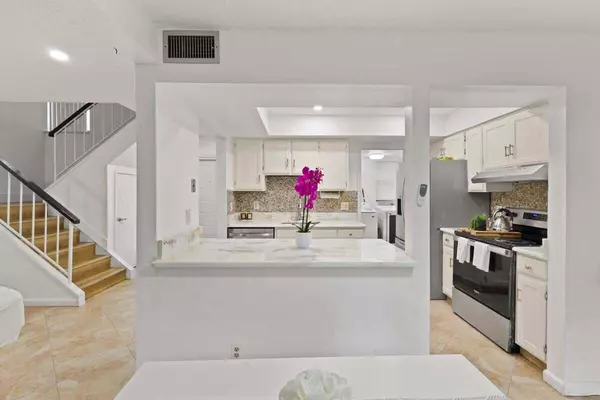 Boca Raton, FL 33487,7200 NW 2nd AVE 158