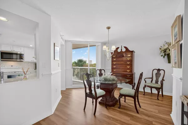 Hutchinson Island, FL 34949,5051 North Highway A1a 4-6