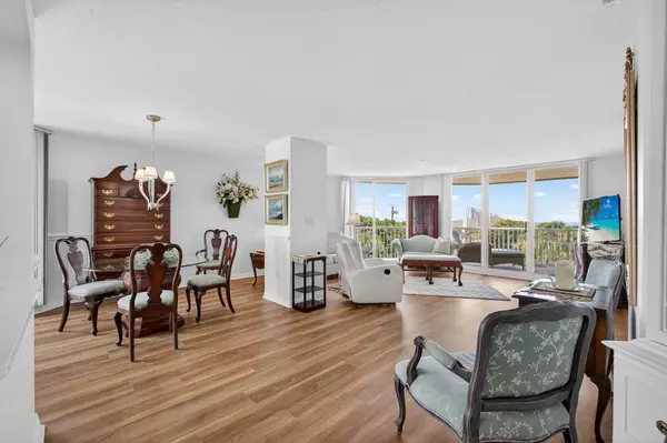 Hutchinson Island, FL 34949,5051 North Highway A1a 4-6