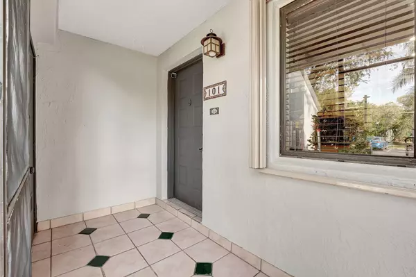 Weston, FL 33326,159 Lakeview DR 101