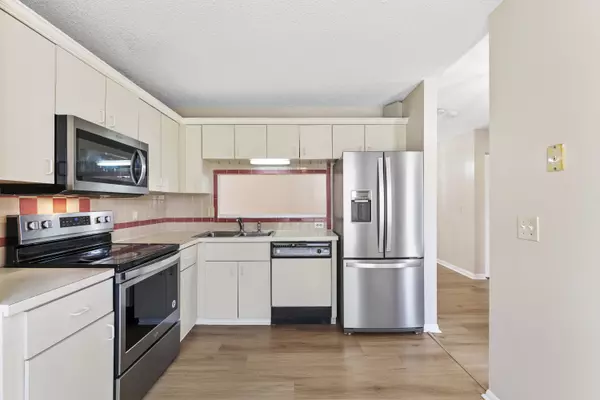 West Palm Beach, FL 33417,4560 Grand Cypress RD 50