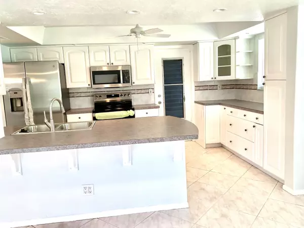 Boynton Beach, FL 33426,136 NW 10th CT