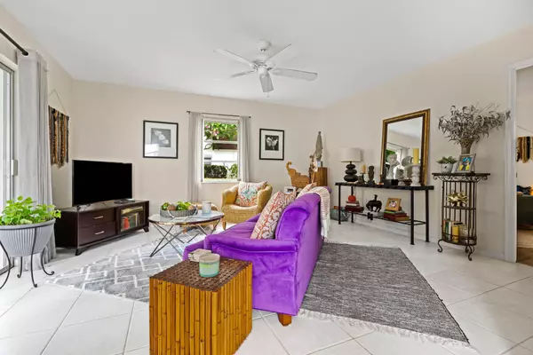 Palm Beach Gardens, FL 33410,10084 N Meridian WAY 9