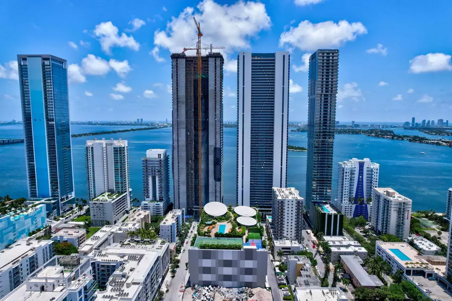 700 NE 24th ST 1005, Miami, FL 33131