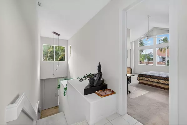 Boca Raton, FL 33496,5800 NW 24th AVE 303